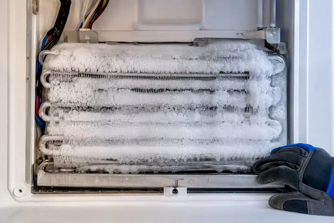 Uneven ice coating refrigerator evaporator coil